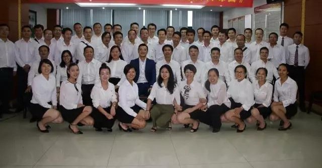 堅(jiān)定信念，創(chuàng)造未來(lái)